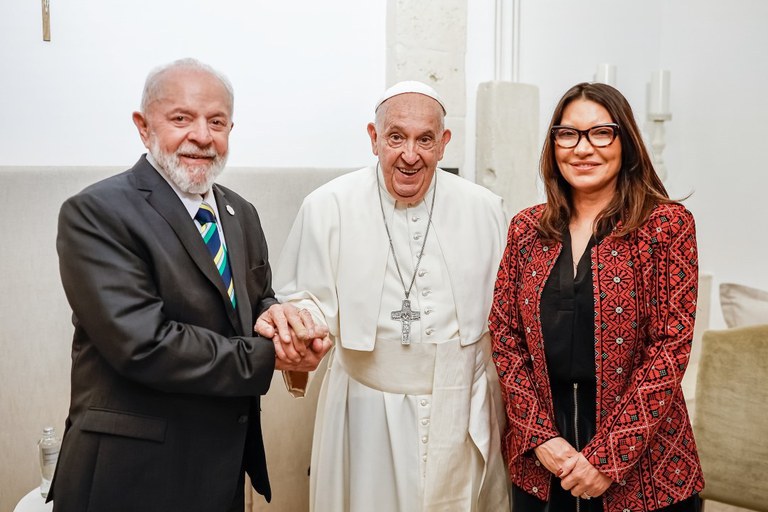 Lula e Janja em encontro com o papa Francisco. Foto: Ricardo Stuckert