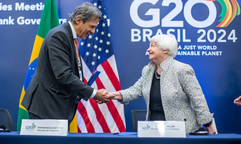 O ministro da Fazenda, Fernando Haddad, e a secretária do Tesouro dos EUA, Janet Yellen, durante assinatura do acordo no Rio de Janeiro. Foto: Diogo Zacarias/MF