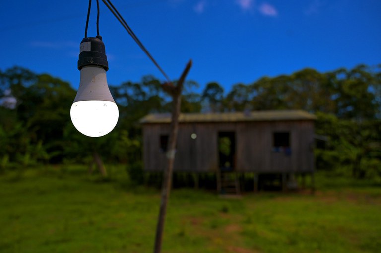 Meta para os próximos anos é atender as 318 mil famílias ainda sem energia elétrica. Foto: MME