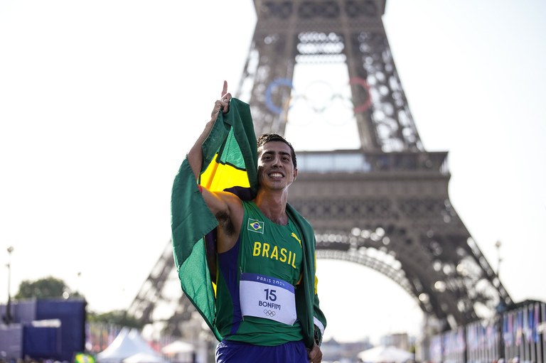 Caio Bonfim se torna o primeiro atleta da história do país a ir ao pódio pela primeira vez na marcha atlética. Foto: Alexandre Loureiro/COB