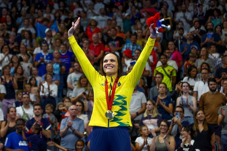 Com a vitória nos 100m costas da Classe S12, Carol Santiago se tornou a brasileira mais premiada da história dos Jogos Paralímpicos, com quatro ouros, ao lado de Ádria Santos, do atletismo. Foto: Silv