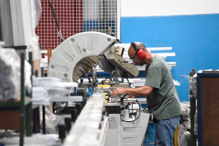 PIB cresce 3,3% em um ano e 1,4% no segundo trimestre, com destaque para a indústria. Foto: Agência CNI/arquivo