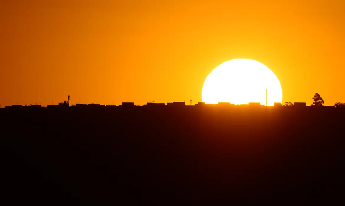 Por do Sol em Brasília. Foto: Marcello Casal Jr / Agência Brasil