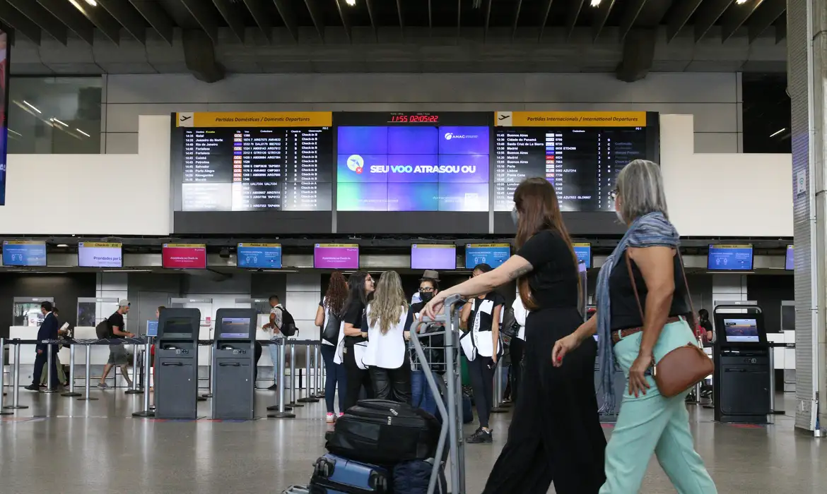 Passageiros no terminal 2 do Aeroporto Internacional de Guarulhos. Foto: Rovena Rosa/Agência Brasil