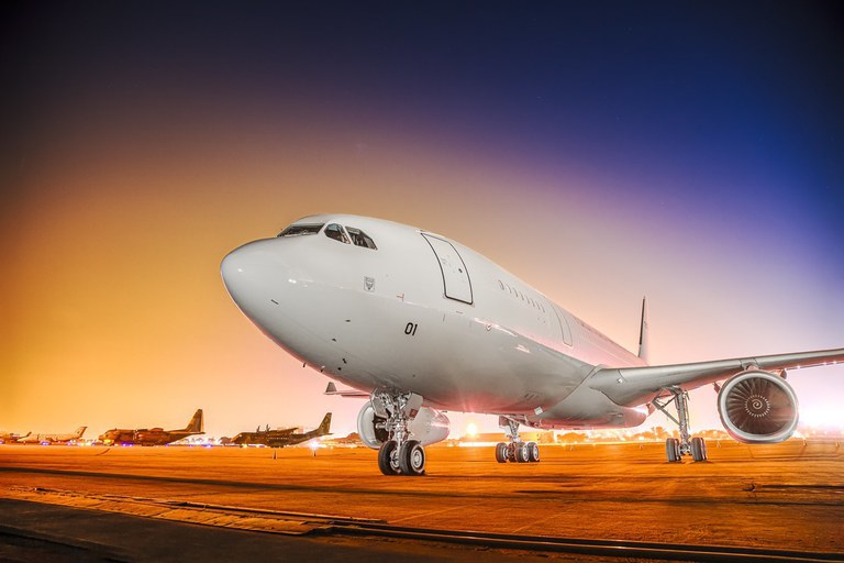 O KC-30, aeronave da Força Aérea Brasileira designada para o primeiro voo de resgate de brasileiros na zona de conflito no Líbano. Tem capacidade para cerca de 240 lugares. Foto: FAB