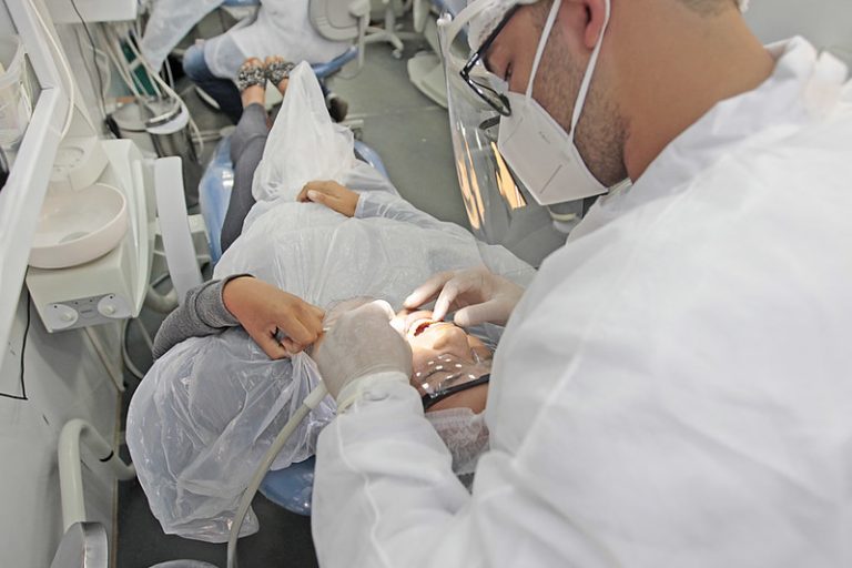 Salário mínimo de dentistas e médicos é estabelecido em lei. Foto: Elói Corrêa/GOVBA