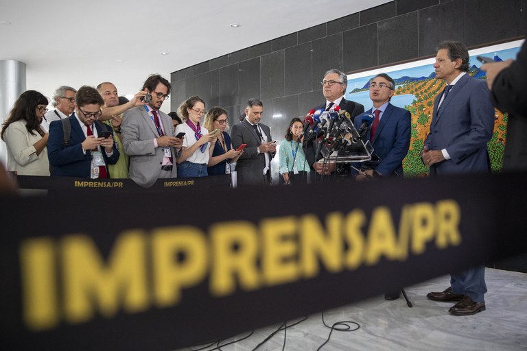 Pronunciamento à imprensa com o presidente da Febraban e ministros Alexandre Padilha e Fernando Haddad. Foto: Gil Ferreira/Ascom-SRI