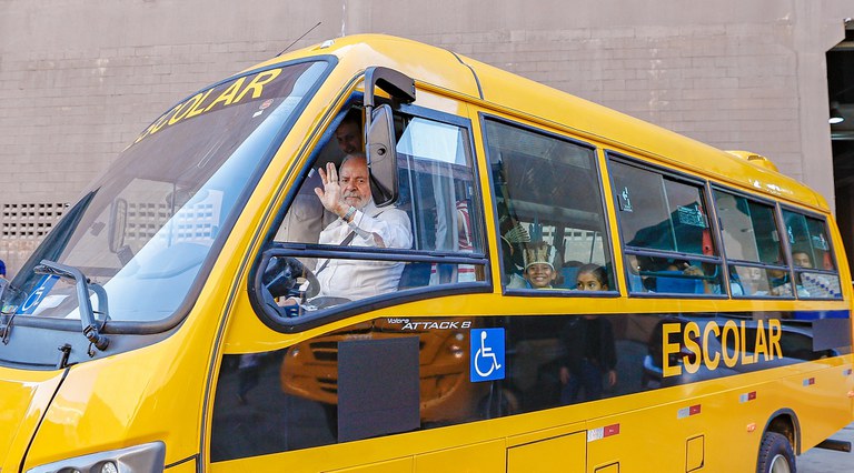 Lula entregou ônibus escolares no Ceará, no dia 11 de outubro. Foto: Ricardo Stuckert/PR