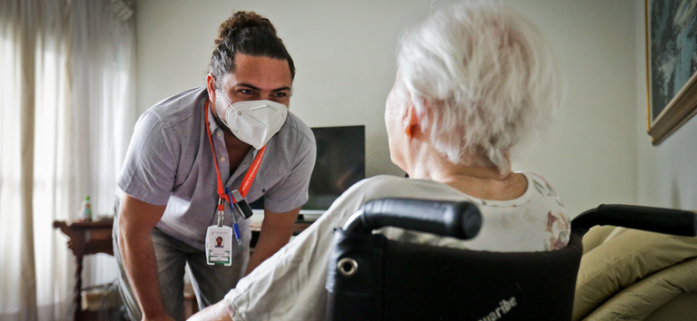 Programa é voltado para pessoas que, por limitações temporárias ou permanentes, não conseguem se deslocar até uma unidade de saúde para tratar uma doença. Foto: Breno Esaki/Agência Saúde DF