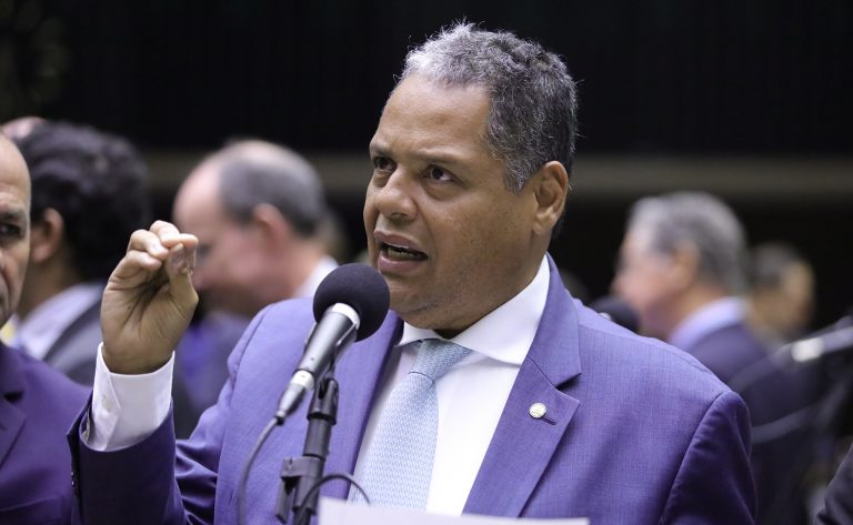 Antonio Brito deixa a disputa e anuncia apoio a Motta. Foto: Mário Agra/Câmara dos Deputados