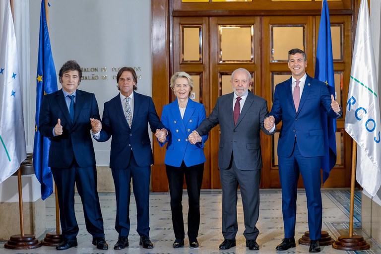 Anúncio da conclusão do acordo com a participação dos líderes de Argentina, Uruguai, União Europeia, Brasil e Paraguai. Foto: Ricardo Stuckert/PR