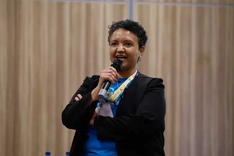 A oficial de Educação do Unicef, Erondina Silva, fala no seminário Desafios e Experiências da Educação no Nordeste. Foto Tânia Rêgo/Agência Brasil