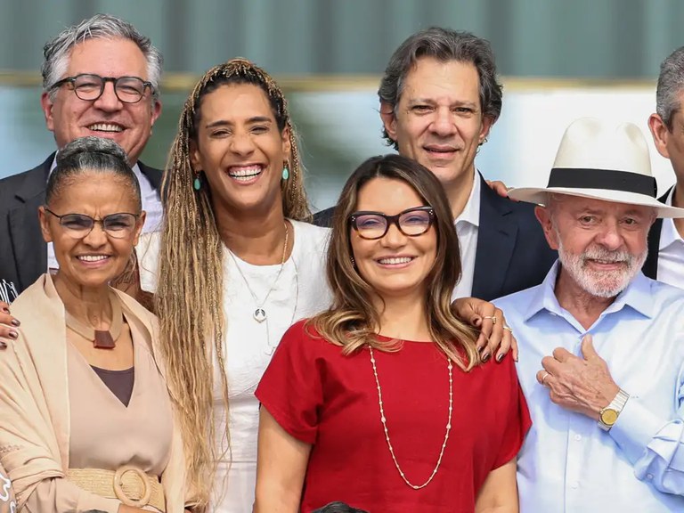 Acompanhado de Janja, Lula fez reunião com ministros e ministras no Alvorada. Foto: Marcelo Camargo/Agência Brasil