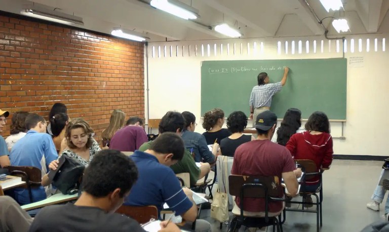 O Fies concede financiamento a estudantes de cursos de graduação em instituições de educação superior privadas. Foto: Arquivo/Agência Brasil