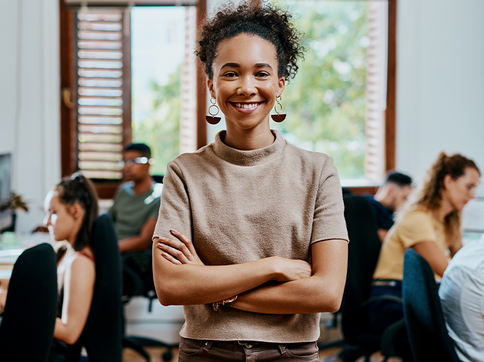 Maioria dos jovens aprendizes contratados em novembro eram mulheres, com 17 anos e que estavam no ensino fundamental ou médio