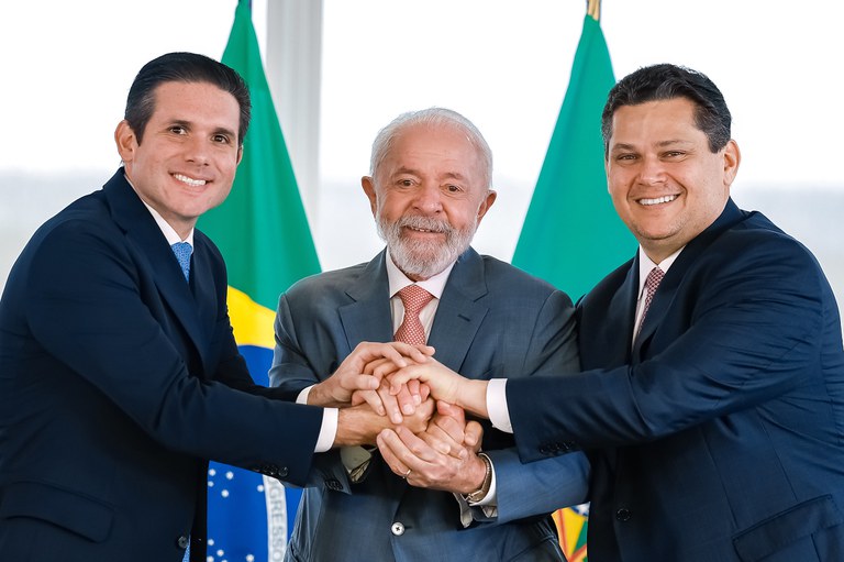 Presidente da República com os novos presidentes do Poder Legislativo. Foto: Ricardo Stuckert/PR