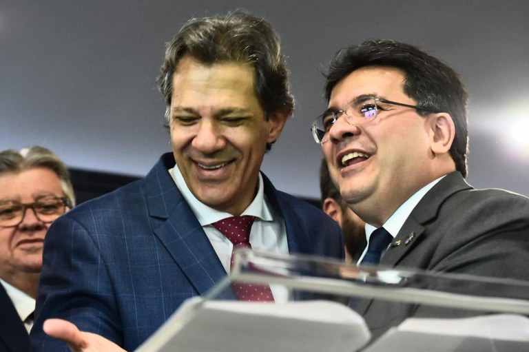 Haddad e Fonteles, durante cerimônia de posse da nova direção do Consórcio Nordeste. Foto: Jhuan Neuber/Governo Piauí