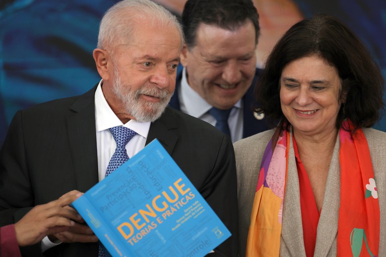 Na foto, Lula e Nísia participam de lançamento de plano de combate a arboviroses, em setembro de 2024. Foto:José Cruz/Agência Brasil/Arquivo