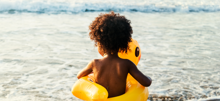 Casos de afogamento podem ocorrer em praias e cachoeiras, mas também em acidentes dentro de casa, em piscinas, banheiras e baldes