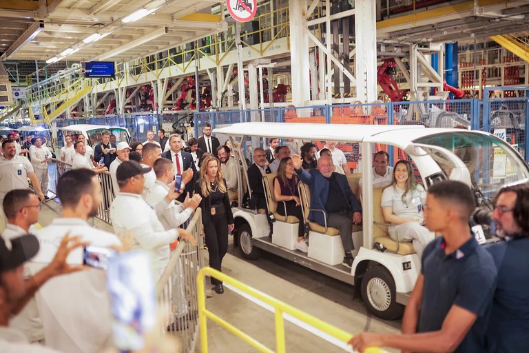 Lula, em visita a fábrica da Stellantis, em junho de 2023. Foto: Stellantis/divulgação