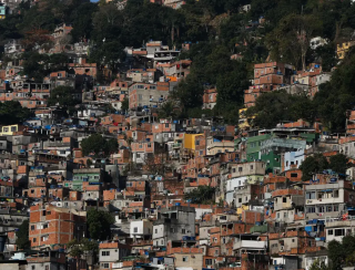 Quase 16,4 milhões de pessoas moram em favelas no Brasil, revela Censo