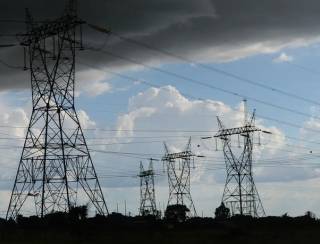 Após pressionar inflação em outubro, conta de luz deve cair com bandeira amarela