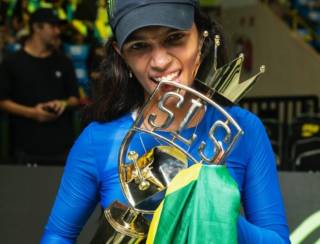 Rayssa Leal vence no fim e se torna tricampeã mundial de skate street