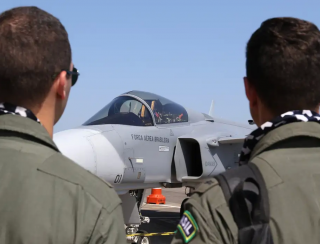 Caça adquirido pelo Brasil surpreende F-15 dos EUA em combate simulado