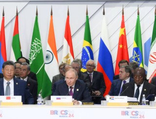 Especialista: 'América Latina precisa se aproximar do BRICS diante dos ataques dos EUA'