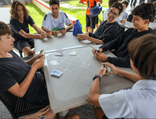 Publicado decreto que regulamenta uso de celular na escola