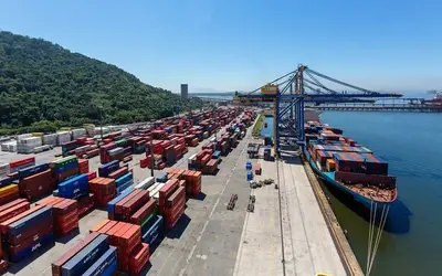 Brasil bate recorde de exportação de janeiro a abril