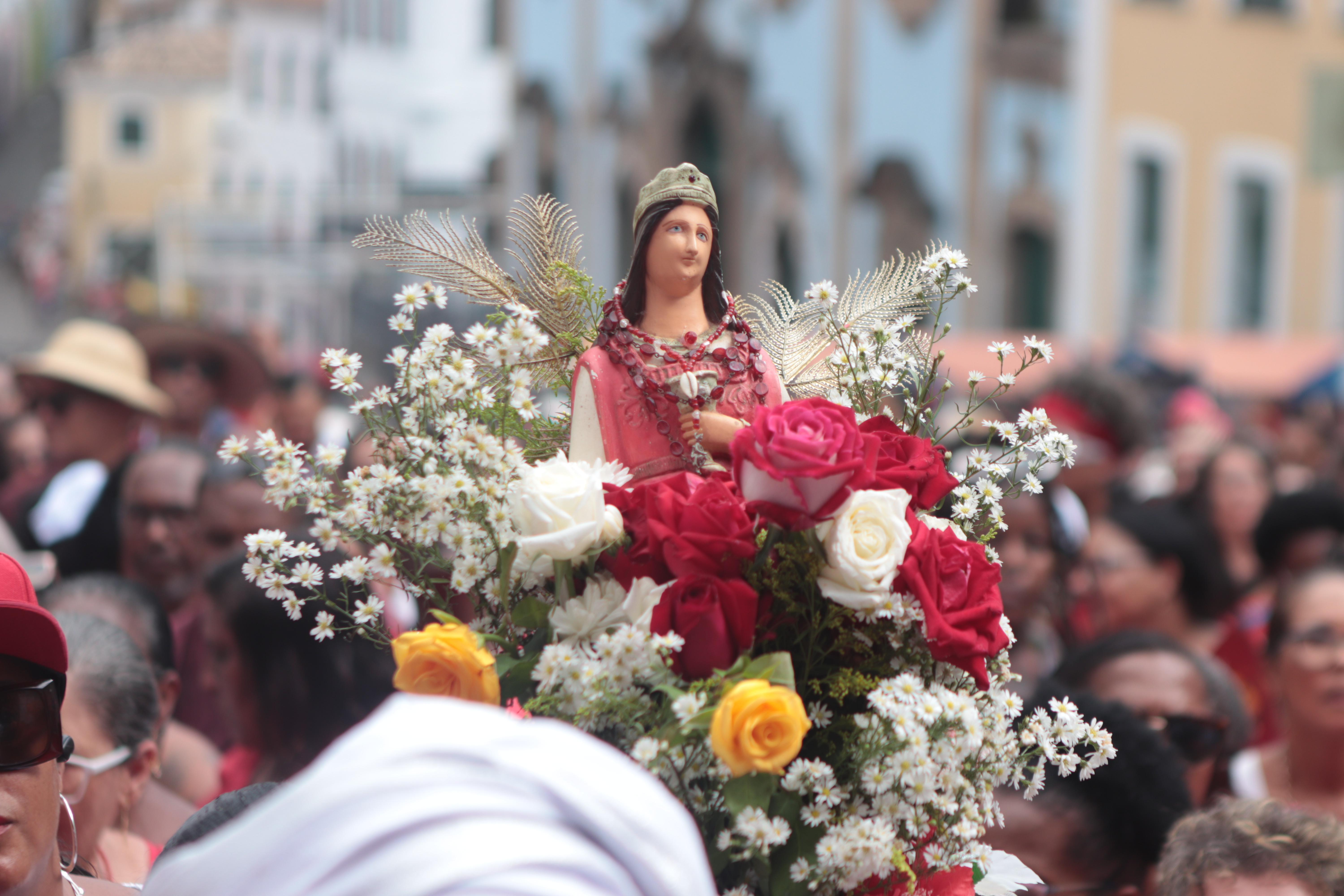 Calendário de festas populares na Bahia inicia com celebração à Santa Bárbara no Pelourinho