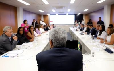 Em encontro com prefeitos, governador reafirma compromisso em apoiar as administrações municipais