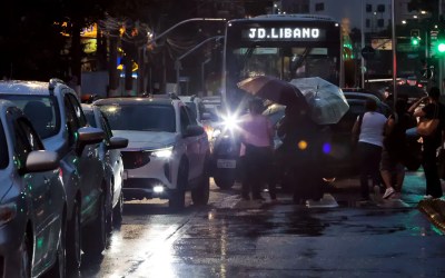 São Paulo ainda registra alagamentos e trânsito intenso após temporal