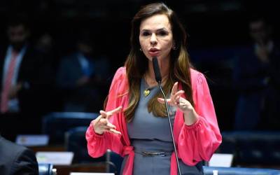 Senadora diz que novo Plano Nacional da Educação e piso salarial dos professores serão prioridade este ano