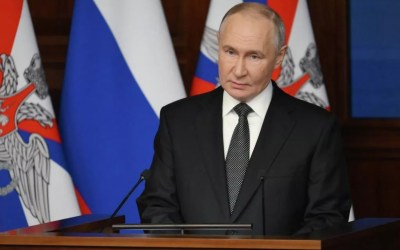 Putin: Rússia está disposta a negociar, mas Zelensky é ilegítimo e não tem 'direito de assinar nada'