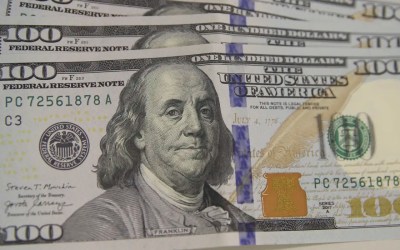 Dólar cai pela 11ª vez e tem maior sequência de quedas em 20 anos