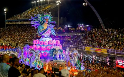 Sete escolas de samba abrem os desfiles no Sambódromo do Anhembi