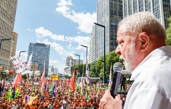 Lula destaca no 1º de Maio ações por dignidade salarial e trabalho decente